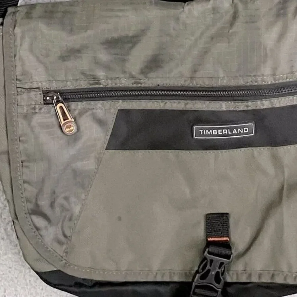 TIMBERLAND ROUTE 4 MESSENGER BAG MOUNTAIN GREEN